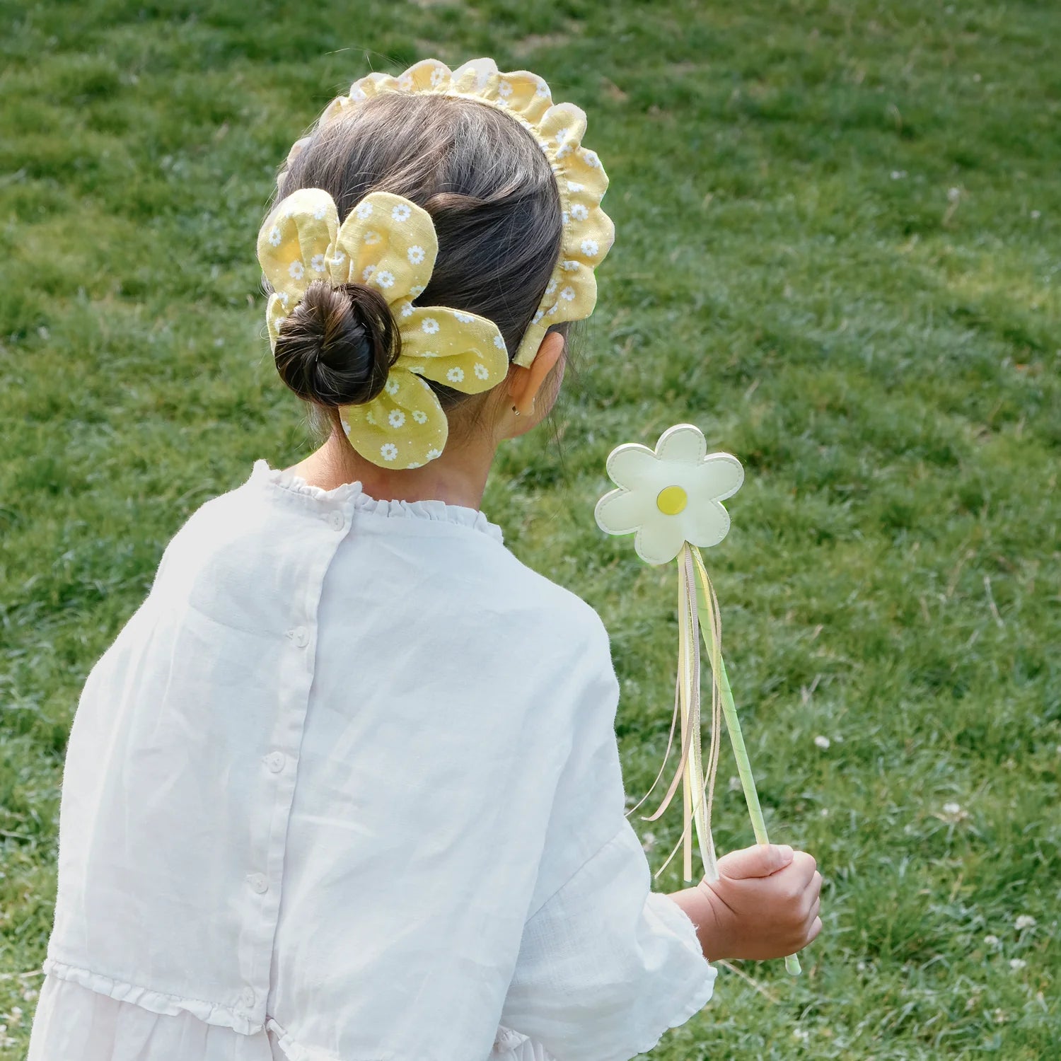 Scrunchie Darling Daisy