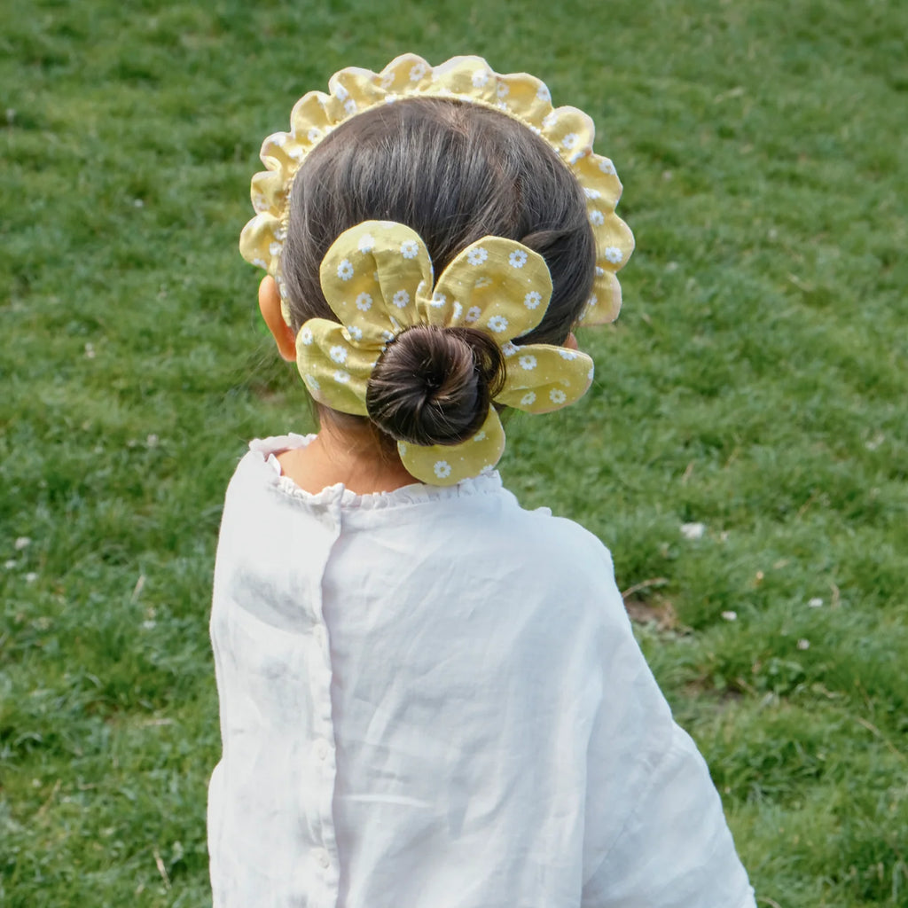 Scrunchie Darling Daisy