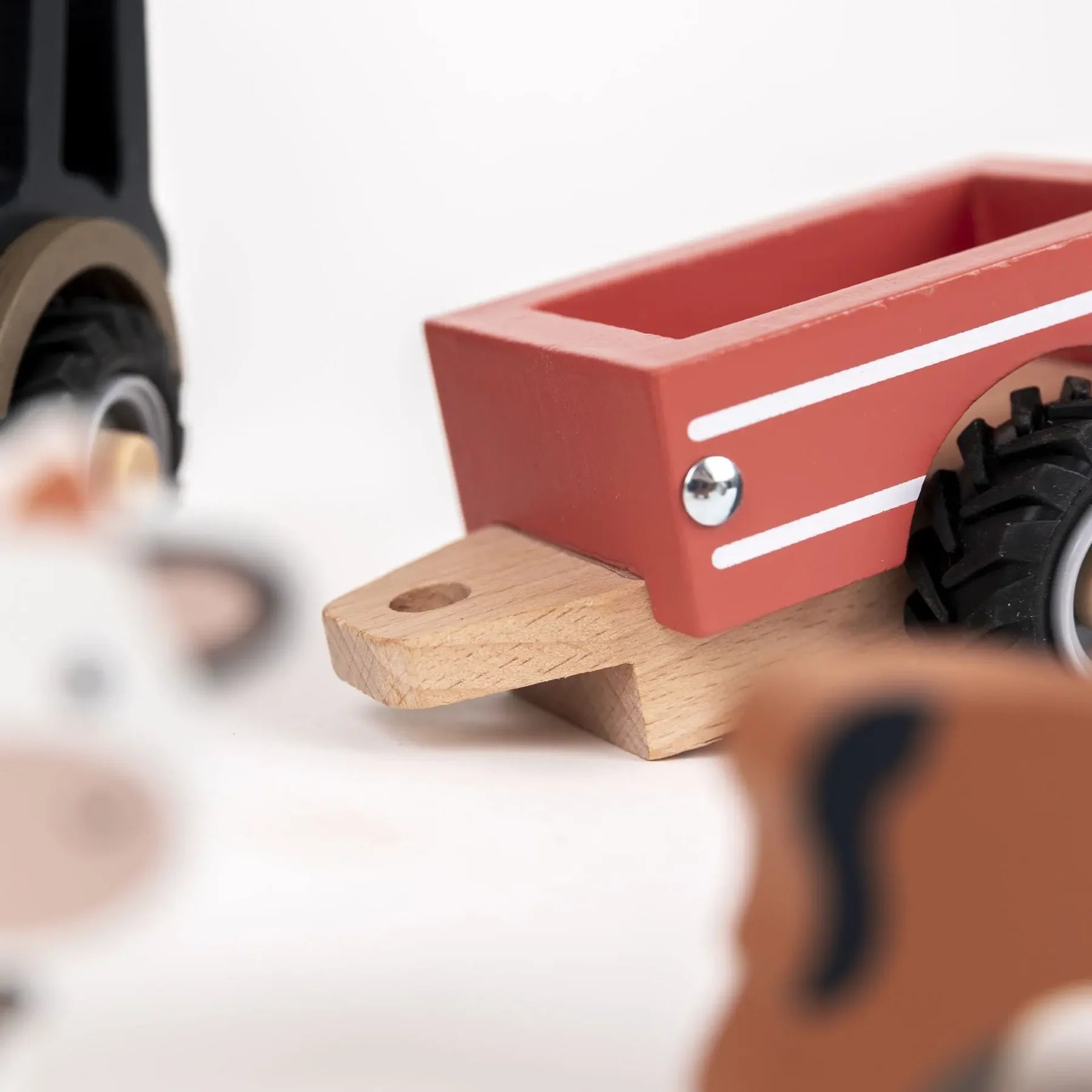Tractor con remolque de madera