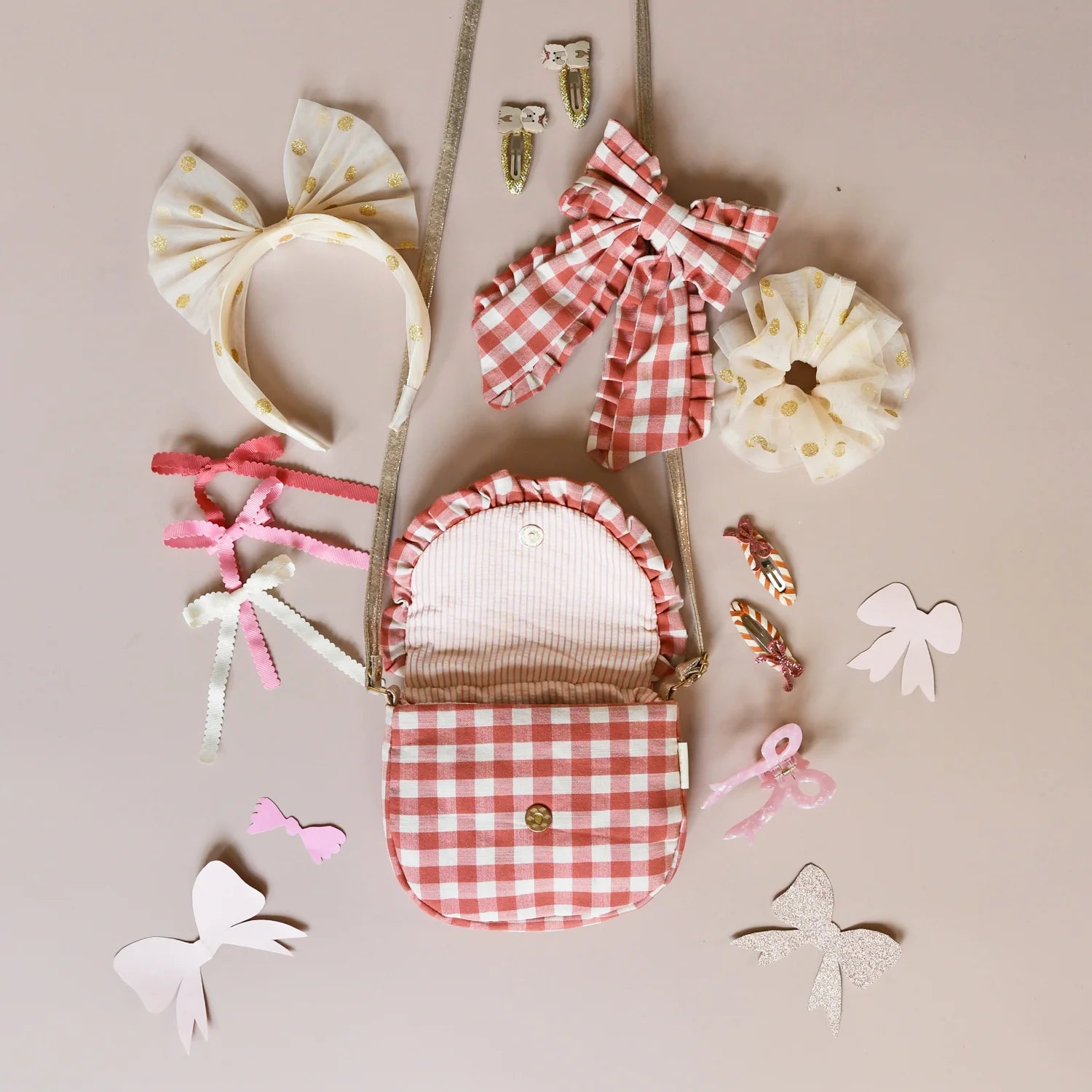 Clips Scalloped Bow Tie