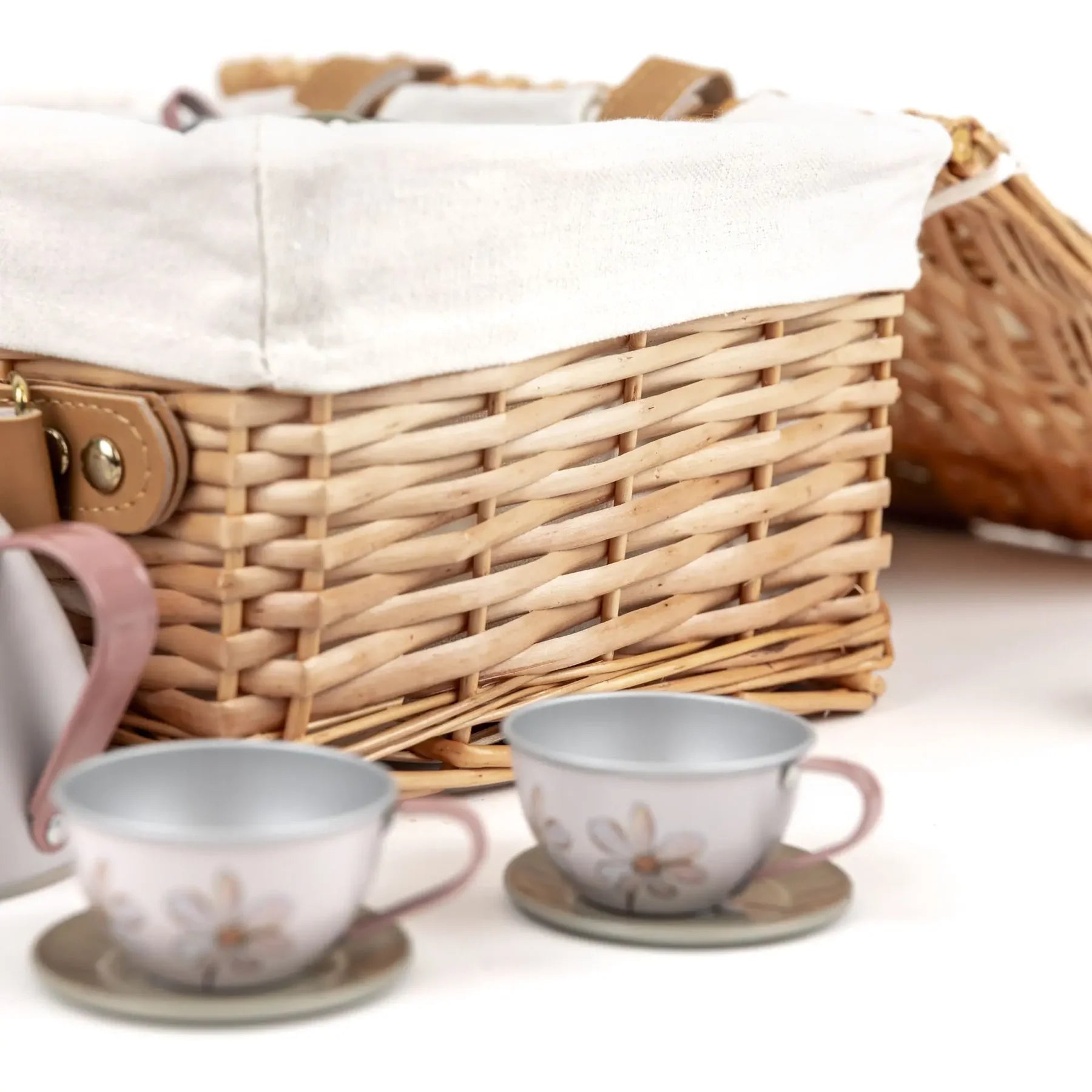 Cesta de Mimbre con Set de Té Bosque
