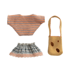 Ropa y bolso, hermana ratona pequeña