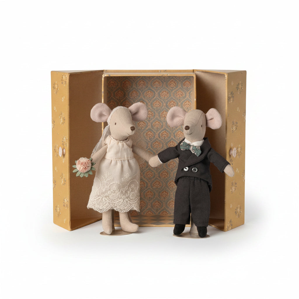 Pareja de ratones de boda en caja