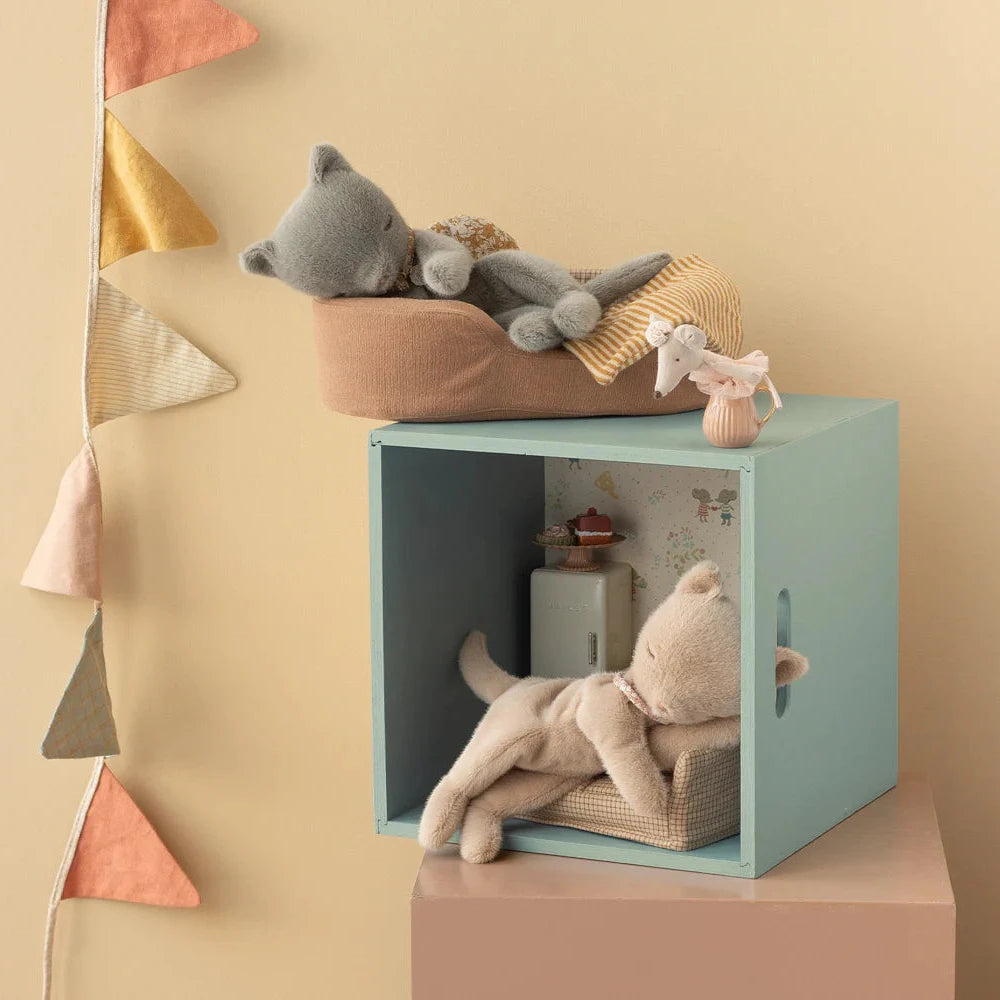 Gatito de peluche dormido pequeño - crema melocoton