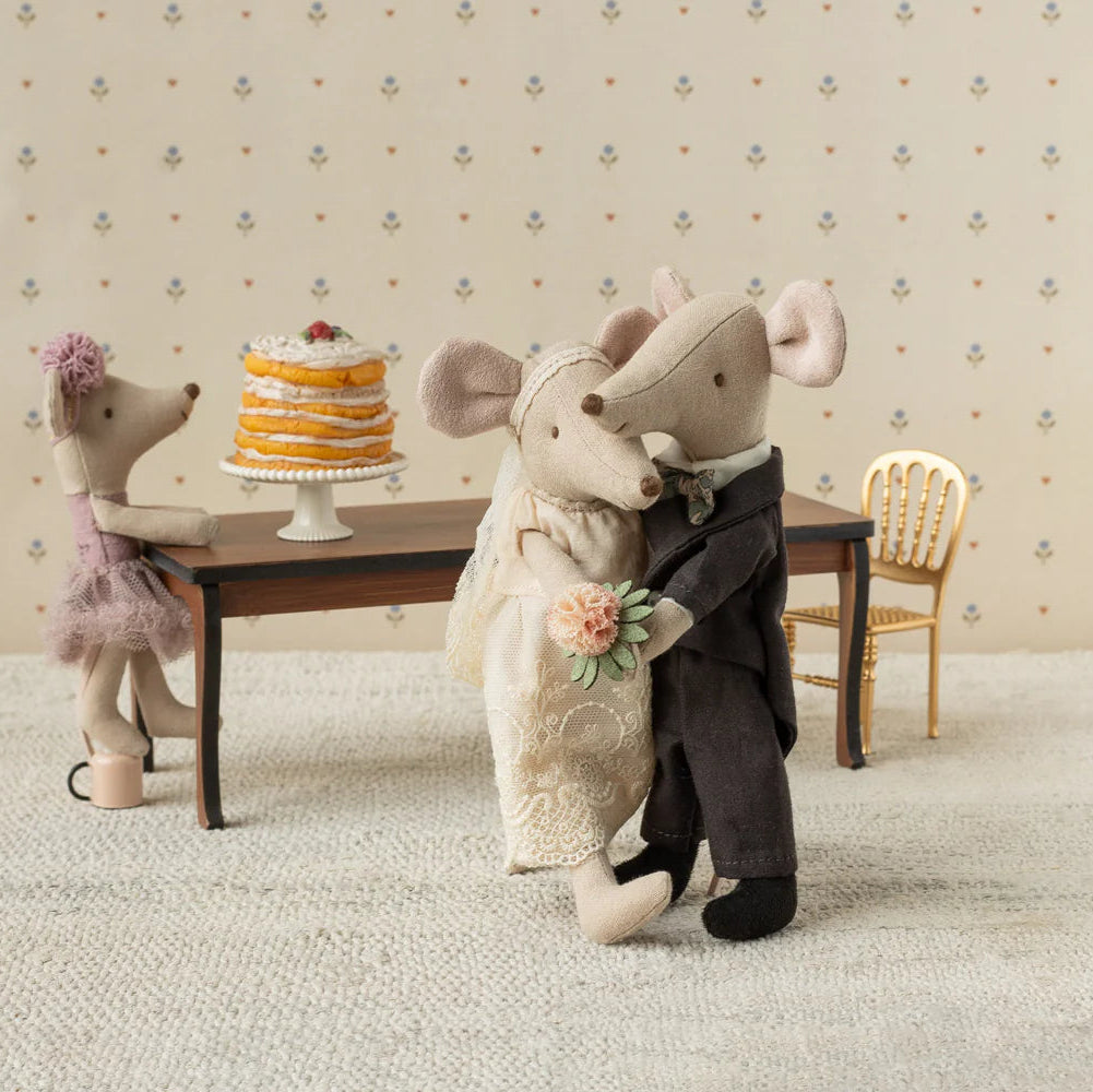 Pareja de ratones de boda en caja