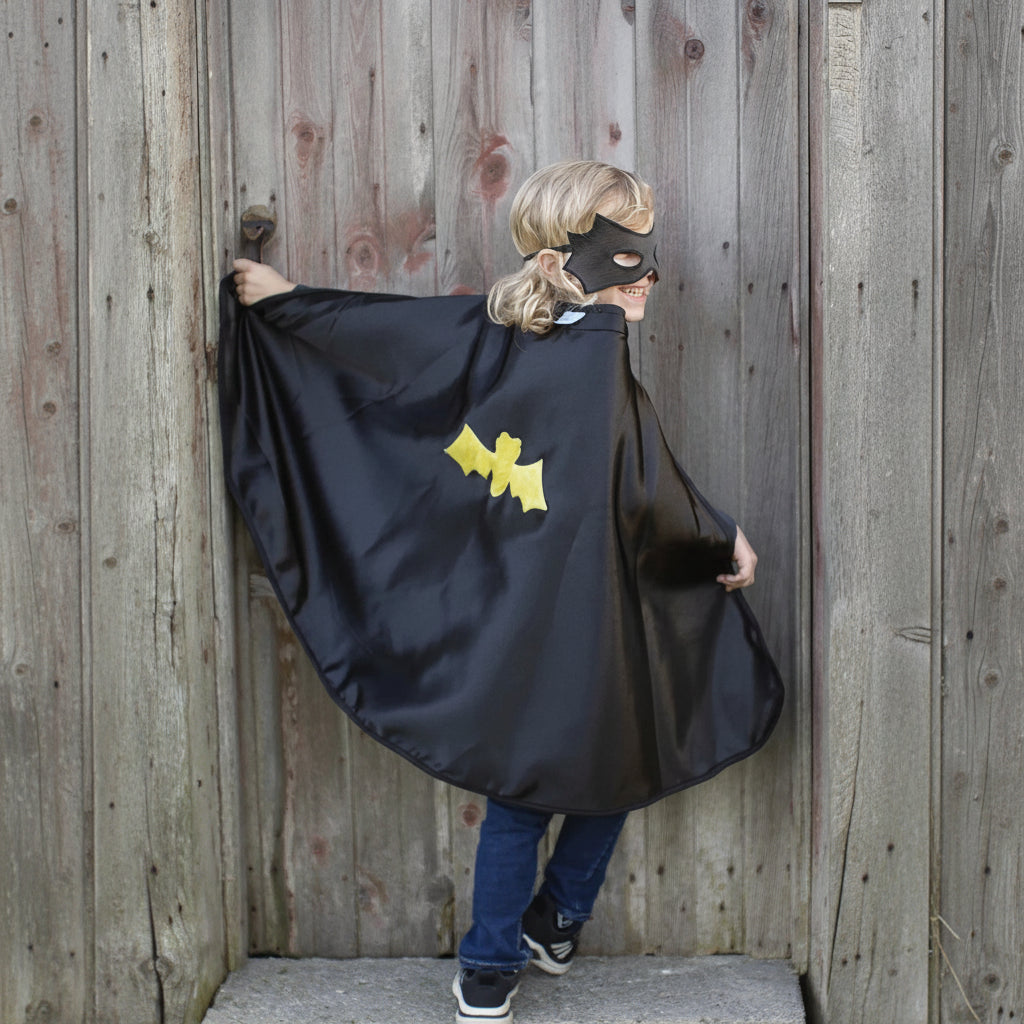 Capa reversible con máscara batman/araña