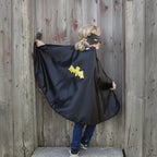 Capa reversible con máscara batman/araña