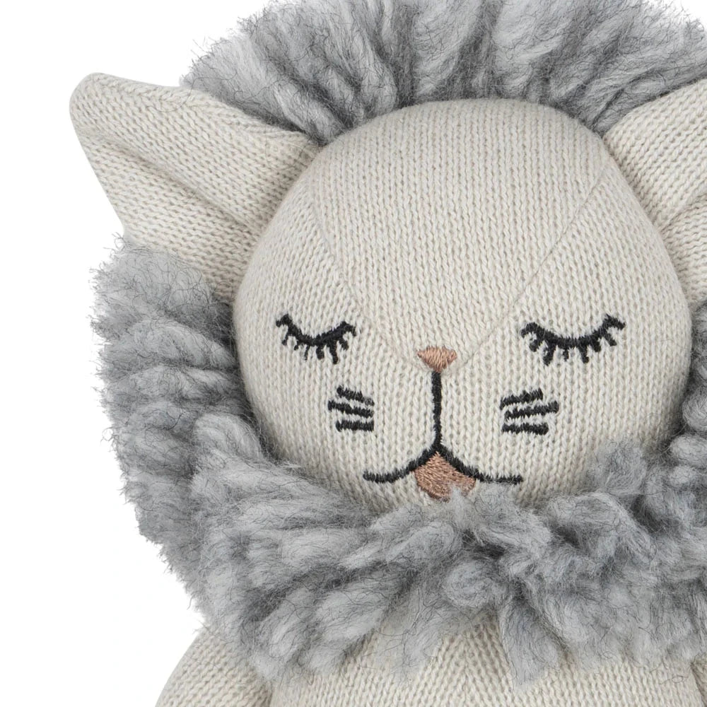 Mini león sonajero