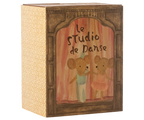 Ratones en estudio de danza, hermanos pequeños