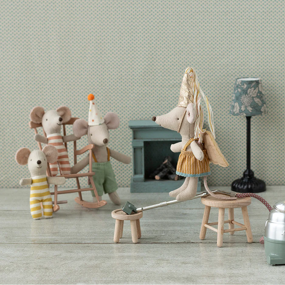 Juego de mesa y taburete - Ratón