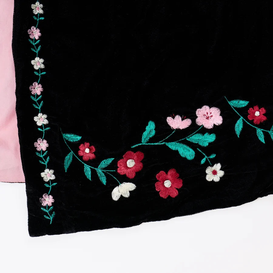 Bruja Velvet bordado
